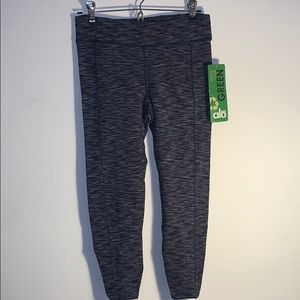 ALO Yoga Gray Heather Cropped Leggings (S)